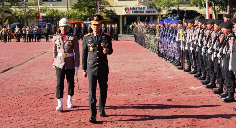 Pimpin Upacara Hari Bhayangkara ke-80, Kapolda Sultra Tegaskan Komitmen Polri Hadir untuk Masyarakat 1 Pimpin Upacara Hari Bhayangkara ke-80, Kapolda Sultra Tegaskan Komitmen Polri Hadir untuk Masyarakat