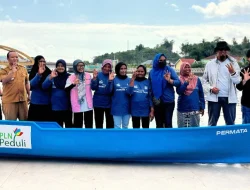 PLN UPT Kendari Salurkan Bantuan CSR untuk Pengelolaan Sampah Plastik di Pesisir Talia