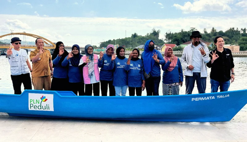 PLN UPT Kendari Salurkan Bantuan CSR untuk Pengelolaan Sampah Plastik di Pesisir Talia 1 PLN UPT Kendari Salurkan Bantuan CSR untuk Pengelolaan Sampah Plastik di Pesisir Talia