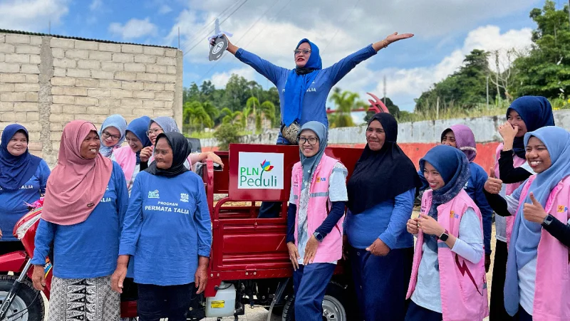 PLN UPT Kendari Salurkan Bantuan CSR untuk Pengelolaan Sampah Plastik di Pesisir Talia 3 PLN UPT Kendari Salurkan Bantuan CSR untuk Pengelolaan Sampah Plastik di Pesisir Talia
