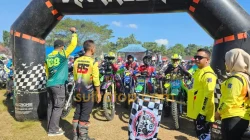 Bupati Muna Barat Ikut Taklukkan Jalur One Day Trail Adventure Liwu Mokesa 4 Bupati Muna Barat Ikut Taklukkan Jalur One Day Trail Adventure Liwu Mokesa