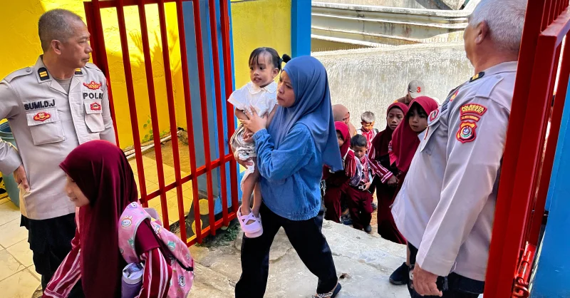 SDN 57 Kendari Kembali Dibuka, Penyegelan Berakhir Usai Dikbud Beri Jaminan Soal Plh Kepala Sekolah 1 SDN 57 Kendari Kembali Dibuka, Penyegelan Berakhir Usai Dikbud Beri Jaminan Soal Plh Kepala Sekolah