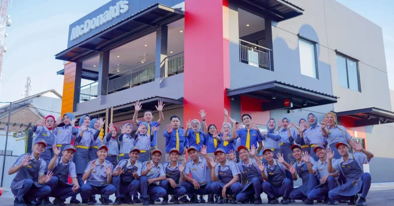 McDonald's Baubau Sudah Beroperasi, Serap Tenaga Kerja Lokal dan Perkuat Sektor Kuliner Kota Seribu Benteng 1 McDonald's Baubau Sudah Beroperasi, Serap Tenaga Kerja Lokal dan Perkuat Sektor Kuliner Kota Seribu Benteng