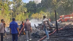 Kebakaran Tiga Rumah di Muna Barat, Barang Elektronik hingga Motor Ikut Hangus 3 Kebakaran Tiga Rumah di Muna Barat, Barang Elektronik hingga Motor Ikut Hangus