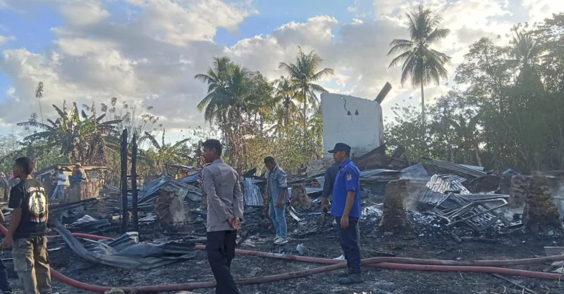 Kebakaran Tiga Rumah di Muna Barat, Barang Elektronik hingga Motor Ikut Hangus 3 Kebakaran Tiga Rumah di Muna Barat, Barang Elektronik hingga Motor Ikut Hangus