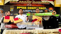 Direktur PT Travelina Indonesia Ditetapkan Tersangka, 64 Jemaah Umrah Kendari Jadi Korban 4 Direktur PT Travelina Indonesia Ditetapkan Tersangka, 64 Jemaah Umrah Kendari Jadi Korban