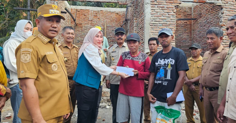 Bantu Korban Kebakaran, Rhika Purwaningsih Darwin Salurkan Uang Tunai dan Sembako 1 Bantu Korban Kebakaran, Rhika Purwaningsih Darwin Salurkan Uang Tunai dan Sembako