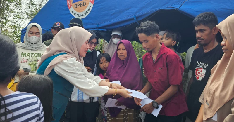 Bantu Korban Kebakaran, Rhika Purwaningsih Darwin Salurkan Uang Tunai dan Sembako 3 Bantu Korban Kebakaran, Rhika Purwaningsih Darwin Salurkan Uang Tunai dan Sembako