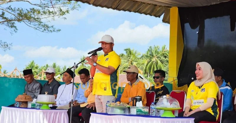 Buka Turnamen Sepak Bola di Tiworo Tengah, Bupati Muna Barat Sumbang Rp10 Juta 1 Buka Turnamen Sepak Bola di Tiworo Tengah, Bupati Muna Barat Sumbang Rp10 Juta