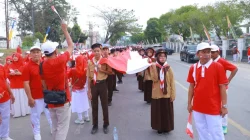 Gubernur Sultra Lepas Fun Walk Kebangsaan, Bendera Merah Putih 81 Meter Dibentangkan 3 Gubernur Sultra Lepas Fun Walk Kebangsaan, Bendera Merah Putih 81 Meter Dibentangkan
