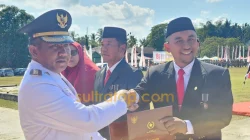 HUT ke-81 RI, 14 PNS Muna Barat Terima Satyalancana Karya Satya dari Presiden 4 HUT ke-81 RI, 14 PNS Muna Barat Terima Satyalancana Karya Satya dari Presiden