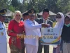 Kado HUT ke-81 RI, Bupati Muna Barat Salurkan Bantuan Baznas kepada Warga