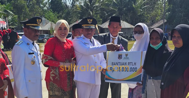 Kado HUT ke-81 RI, Bupati Muna Barat Salurkan Bantuan Baznas kepada Warga
