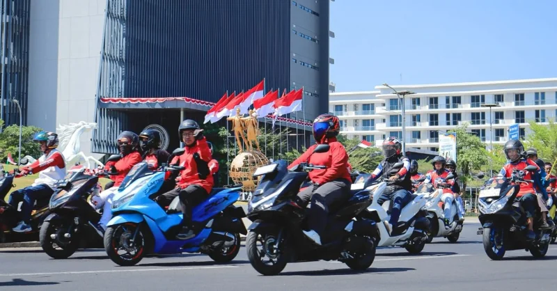 Semarak HUT ke-81 RI, Ratusan Pencinta Honda Konvoi Keliling Ikon Kota Makassar