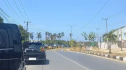 Antre Pertalite di SPBU Kendari, Warga Bawa Bekal, Menginap, hingga Keluhkan Barcode Terpakai 2 Mahasiswa UM Kendari Galang Dana untuk Korban Gempa NTT