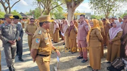 Cek Barisan Apel Gabungan, Bupati Muna Barat Soroti Disiplin Berpakaian ASN