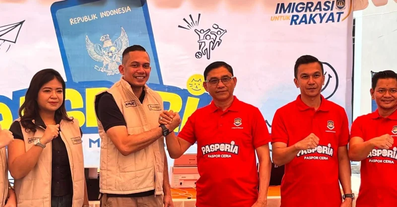 Semarak HUT RI ke-81, Imigrasi Kendari, Pemkab Konawe dan BPR Bahteramas Gelar Bakti Sosial 1 Semarak HUT RI ke-81, Imigrasi Kendari, Pemkab Konawe dan BPR Bahteramas Gelar Bakti Sosial