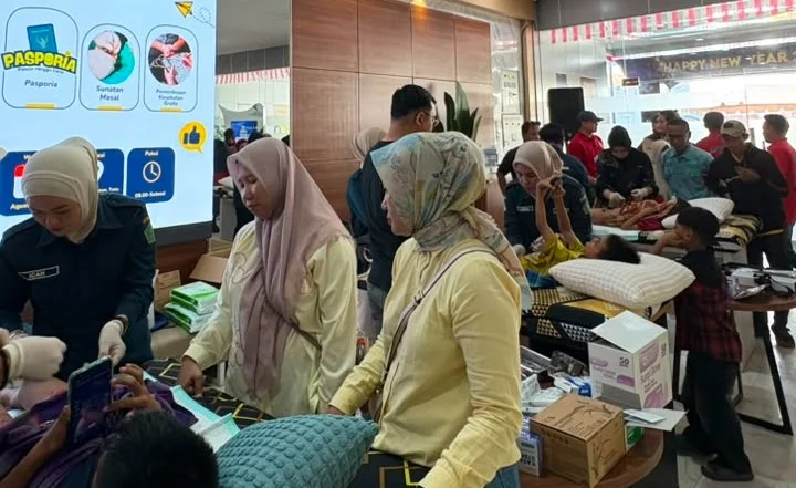 Semarak HUT RI ke-81, Imigrasi Kendari, Pemkab Konawe dan BPR Bahteramas Gelar Bakti Sosial 4 Semarak HUT RI ke-81, Imigrasi Kendari, Pemkab Konawe dan BPR Bahteramas Gelar Bakti Sosial