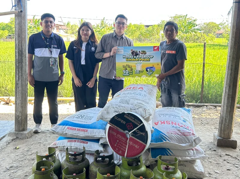 Asmo Sulsel dan FIFGroup Salurkan Bantuan untuk Petani Terdampak Kekeringan di Sidrap 1 Asmo Sulsel dan FIFGroup Salurkan Bantuan untuk Petani Terdampak Kekeringan di Sidrap