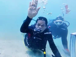 HUT ke-81 RI, 60 Penyelam Kibarkan Merah Putih di Kedalaman 8 Meter Pantai Berova Kolaka Utara