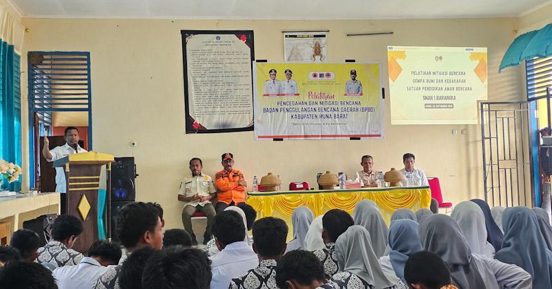 Pemkab Muna Barat Beri Pelatihan Mitigasi Bencana kepada Siswa SMAN 1 Barangka