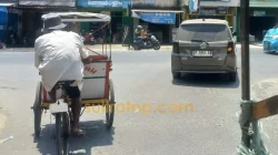27 Tahun Mengayuh Becak di Kendari: Pria Asal Muna Ini Kadang Pulang Tanpa Penghasilan