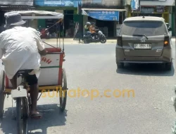 27 Tahun Mengayuh Becak di Kendari: Pria Asal Muna Ini Kadang Pulang Tanpa Penghasilan
