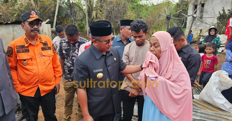 Bupati Muna Barat Siapkan Rp70 Juta untuk Korban Kebakaran di Wakontu, Rumah Dibangun Kembali