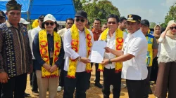 Kunker di Muna Barat, Sekjen Kementerian Transmigrasi Janji Kembali Turunkan Program Pembangunan 7 Kunker di Muna Barat, Sekjen Kementerian Transmigrasi Janji Kembali Turunkan Program Pembangunan
