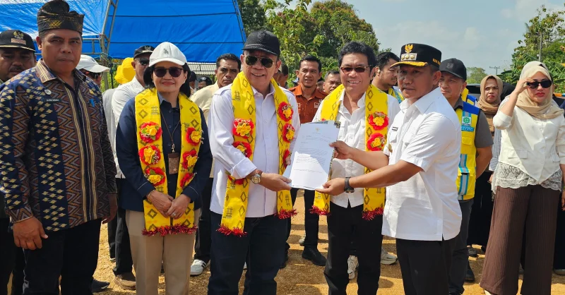 Kunker di Muna Barat, Sekjen Kementerian Transmigrasi Janji Kembali Turunkan Program Pembangunan 1 Kunker di Muna Barat, Sekjen Kementerian Transmigrasi Janji Kembali Turunkan Program Pembangunan