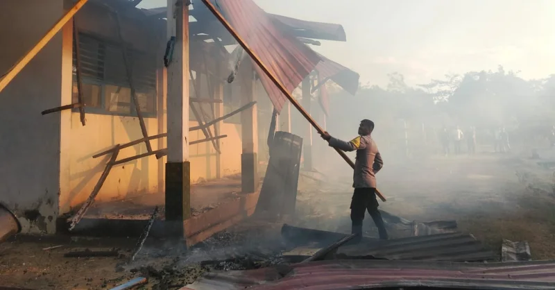 Begini Kronologi Kebakaran Ruang BK di SMK Negeri 2 Muna Barat 1 Begini Kronologi Kebakaran Ruang BK di SMK Negeri 2 Muna Barat