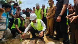 Bedah Rumah di Mubar Diperkuat Gotong Royong, Kajati Sultra Salurkan Rp600 Juta untuk 12 Unit