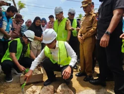 Bedah Rumah di Mubar Diperkuat Gotong Royong, Kajati Sultra Salurkan Rp600 Juta untuk 12 Unit