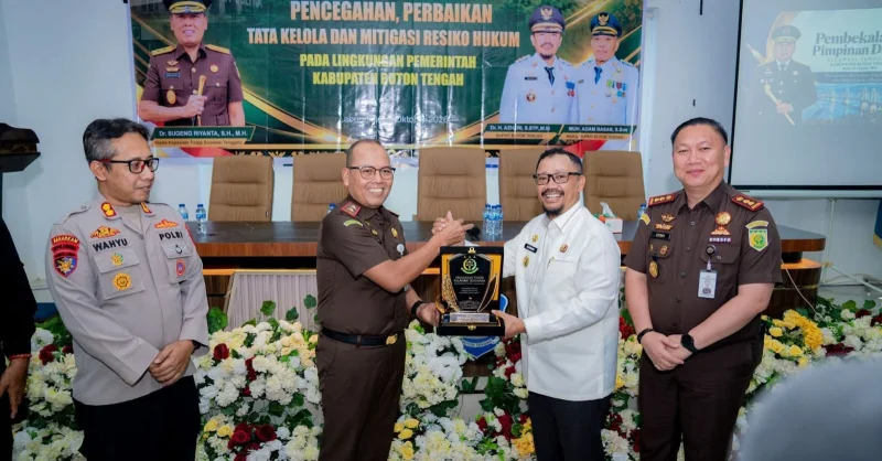 Kejasaan Tinggi Datangi Buton Tengah, ASN hingga Kepala Desa Diingatkan Soal Risiko Hukum 1 Kejasaan Tinggi Datangi Buton Tengah, ASN hingga Kepala Desa Diingatkan Soal Risiko Hukum