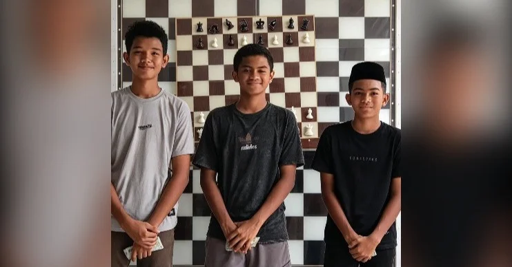 Tiga Atlet Catur Muna Wakili Sultra di Kejurnas Catur 2026 di Banten 1 Tiga Atlet Catur Muna Wakili Sultra di Kejurnas Catur 2026 di Banten