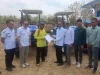 Jaelani Salurkan 16 Alsintan untuk Petani Muna Barat, Ada Traktor dan Pompa Air
