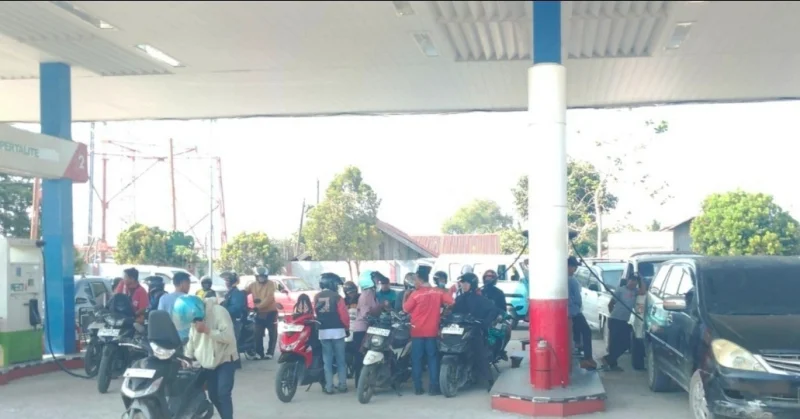 Sejumlah Warga Bawa Jeriken ke SPBU Muna, Pengawas Tegaskan Larangan Isi Pertalite