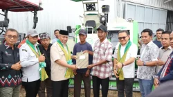 Bupati Muna Apresiasi Jaelani, Puluhan Alat dan Mesin Pertanian Disalurkan untuk Petani 4 Bupati Muna Apresiasi Jaelani, Puluhan Alat dan Mesin Pertanian Disalurkan untuk Petani