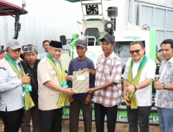 Bupati Muna Apresiasi Jaelani, Puluhan Alat dan Mesin Pertanian Disalurkan untuk Petani