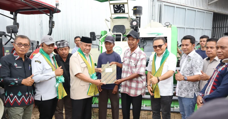 Bupati Muna Apresiasi Jaelani, Puluhan Alat dan Mesin Pertanian Disalurkan untuk Petani 1 Bupati Muna Apresiasi Jaelani, Puluhan Alat dan Mesin Pertanian Disalurkan untuk Petani