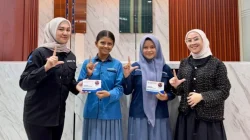 BPR Bahteramas Kendari Berikan Hadiah Tabungan kepada Juara Literasi Keuangan Tingkat SMA dan Universitas 5 BPR Bahteramas Kendari Berikan Hadiah Tabungan kepada Juara Literasi Keuangan Tingkat SMA dan Universitas