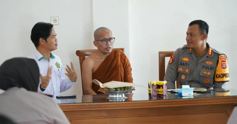Bangun Kota Kendari yang Damai, Kapolresta Temui Tokoh Buddha di Vihara 1 Bangun Kota Kendari yang Damai, Kapolresta Temui Tokoh Buddha di Vihara