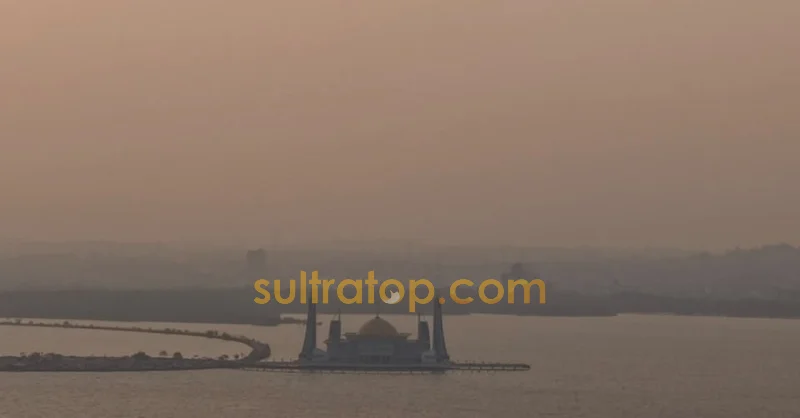 Kabut Asap Selimuti Sultra, Penerbangan di Bandara Haluoleo Tetap Beroperasi 1 Kabut Asap Selimuti Sultra, Penerbangan di Bandara Haluoleo Tetap Beroperasi
