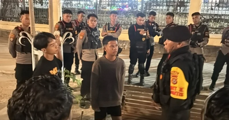 Ciptakan Situasi Kamtibmas Kondusif, Ditsamapta Polda Sultra Gelar Patroli Malam hingga Pagi di Kendari 1 Ciptakan Situasi Kamtibmas Kondusif, Ditsamapta Polda Sultra Gelar Patroli Malam hingga Pagi di Kendari