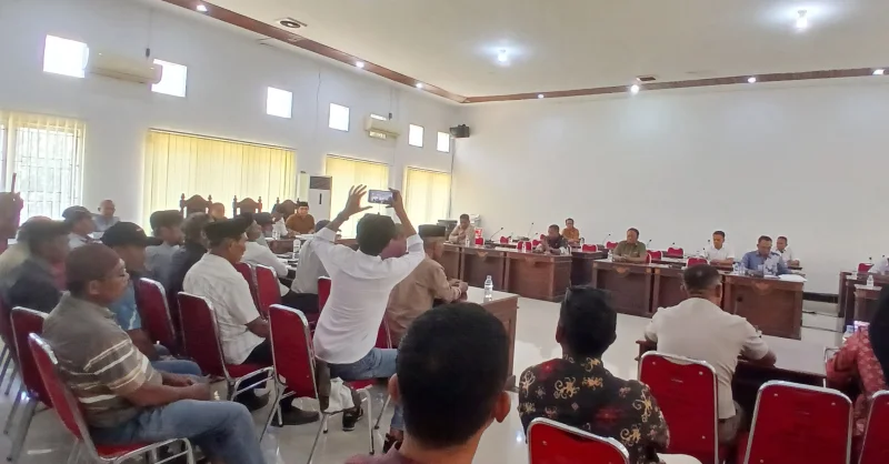 Ratusan Warga Muna Tolak Warangga Jadi Lokasi Pembangunan Batalion TNI 1 Ratusan Warga Muna Tolak Warangga Jadi Lokasi Pembangunan Batalion TNI