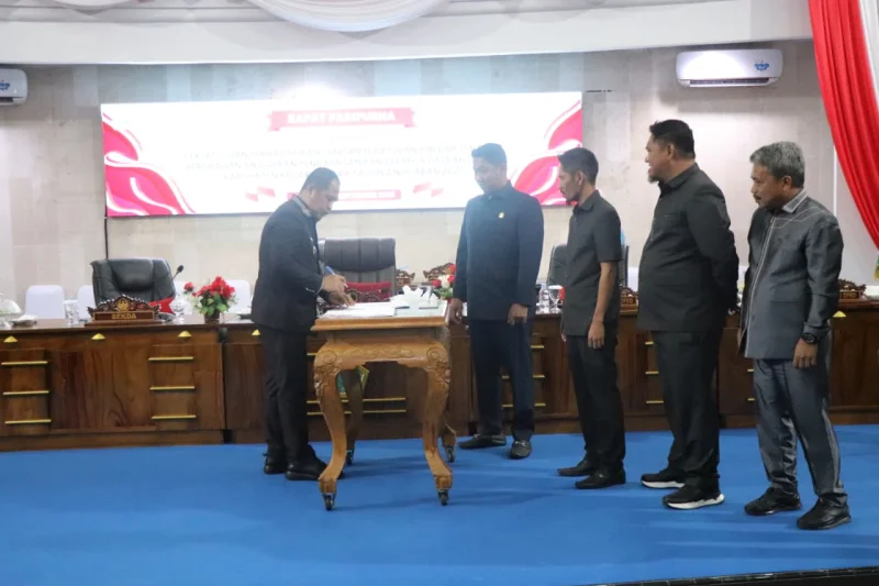 DPRD Kolaka Utara Sepakati Perubahan APBD 2026, Pendapatan Daerah Dipangkas Rp85,5 Miliar 1 DPRD Kolaka Utara Sepakati Perubahan APBD 2026, Pendapatan Daerah Dipangkas Rp85,5 Miliar