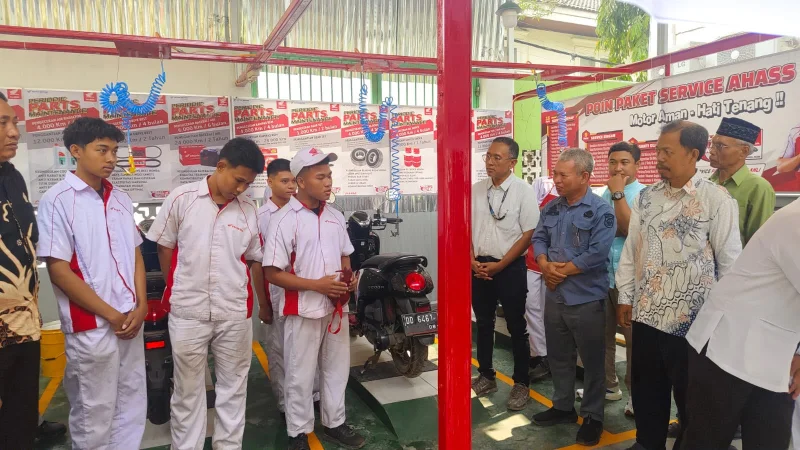 Asmo Sulsel Resmikan Service Point Astra Motor School di SMK Muhammadiyah 4 Tallo 1 Asmo Sulsel Resmikan Service Point Astra Motor School di SMK Muhammadiyah 4 Tallo